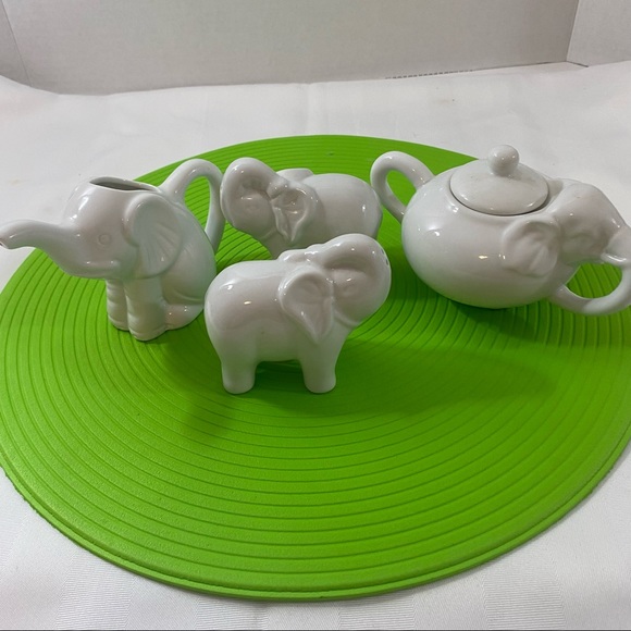 Ceramic elephant sugar creamer and salt and pepper cutest ever!!! - Picture 2 of 13